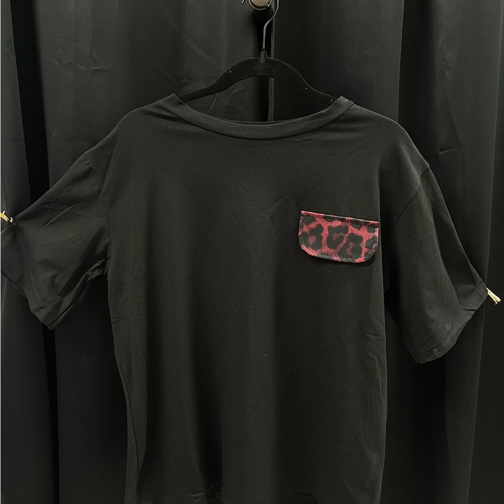 NWT🎁 GIFT IDEA! Black T-Shirt with Burgundy Leopard Print Pocket | Soft Boxy fit